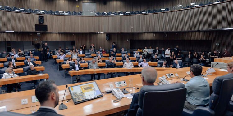 Câmara homenageia jornais de bairro e reforça importância da imprensa regional