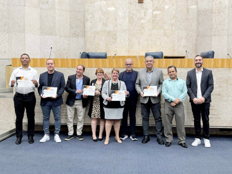 Câmara de SP homenageia jornais de bairro e reforça importância da imprensa regional