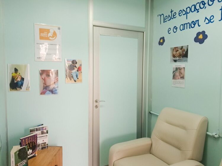 Escola social do Jardim Robru cria espaço para mães amamentarem na Zona Leste