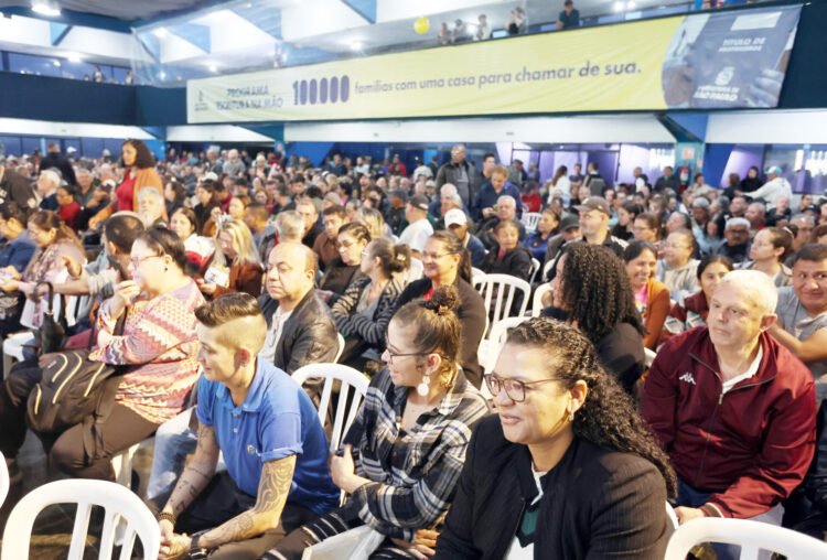 Prefeitura chega a 100 mil  escrituras entregues