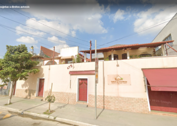 Escola interditada por risco da obra ao lado