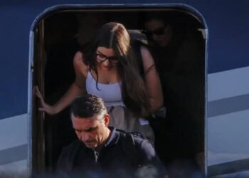 Aeronave com Flávio Bolsonaro e família pousa nos Estados Unidos