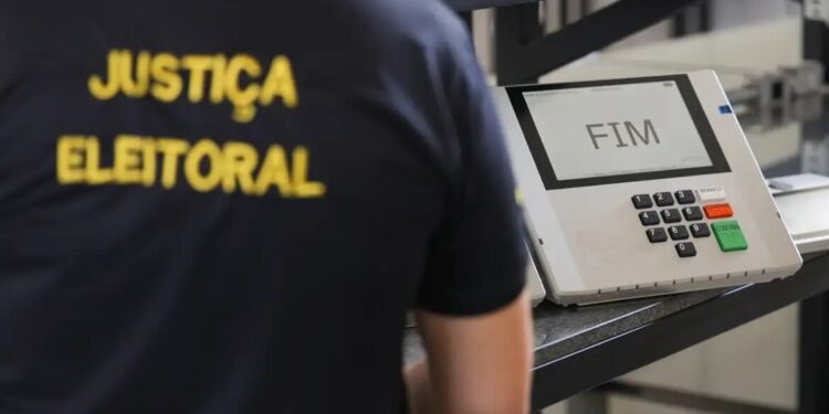 Assédio eleitoral: saiba como denunciar crime mesmo após eleições