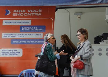 Câmara de SP encerra programação do Outubro Rosa com serviços gratuitos de saúde e emprego