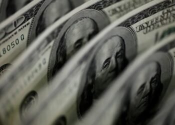 Dólar sobe 8,21%, e bolsa cai 13,88% após reeleição de Lula