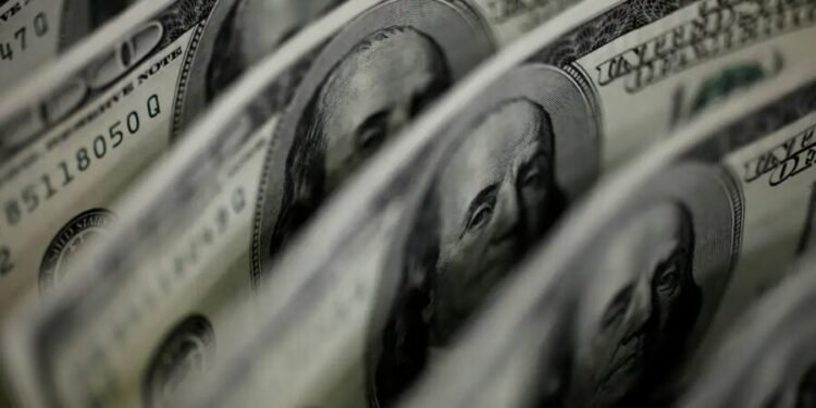 Dólar sobe 8,21%, e bolsa cai 13,88% após reeleição de Lula