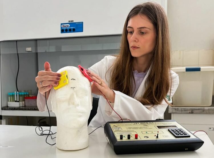 Estimulação cerebral aliada à educação nutricional reduz desejo por comida em mulheres com obesidade, mostra estudo - Agência SP, a agência de notícias de São Paulo
