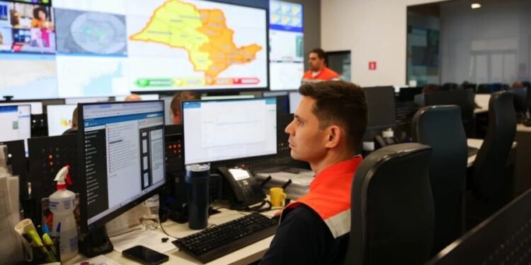 Estudantes e professores da rede estadual de SP participam de aulas e capacitações sobre o El Niño