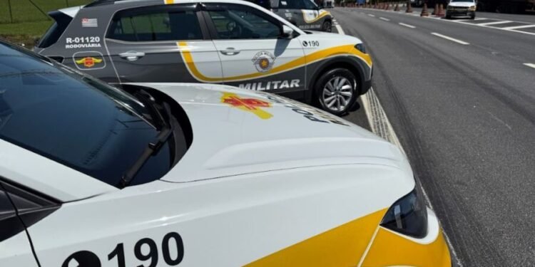 Motociclista é preso com 1 kg de maconha após fugir de abordagem na Rodovia dos Imigrantes