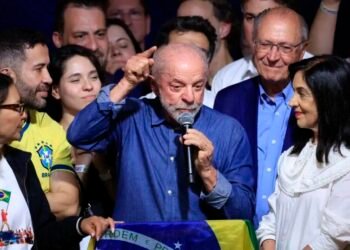Motta e Alcolumbre, líderes do Congresso Nacional, parabenizam Lula