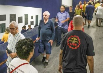 "Não poderia ficar de fora", diz idoso que votou 10 dias após cirurgia