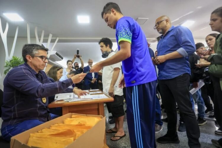 “Nem acreditei que teria meu celular de volta”: vítimas recebem aparelhos recuperados na Operação Frank Mobile - Agência SP, a agência de notícias de São Paulo