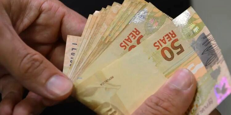 Número de superendividados no Brasil cresceu 75% em cinco anos, diz BC