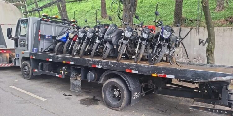 PM fiscaliza 1,2 mil motocicletas em operação contra crimes praticados por falsos entregadores em São Paulo