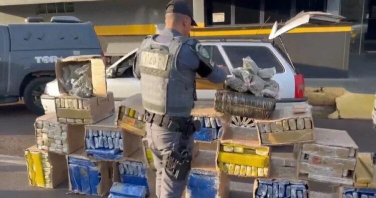 Polícia Rodoviária apreende mais de meia tonelada de drogas e prende motorista no interior de SP