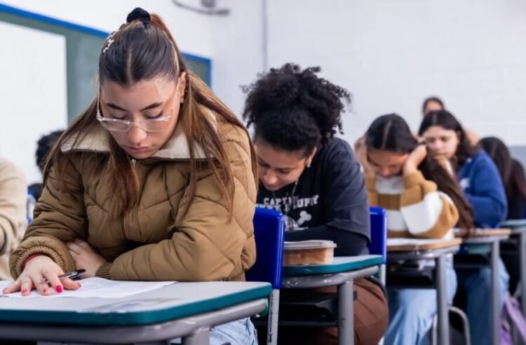 Simulado do Provão e Enem terá resultado na Sala do Futuro e correção na escola - Agência SP, a agência de notícias de São Paulo