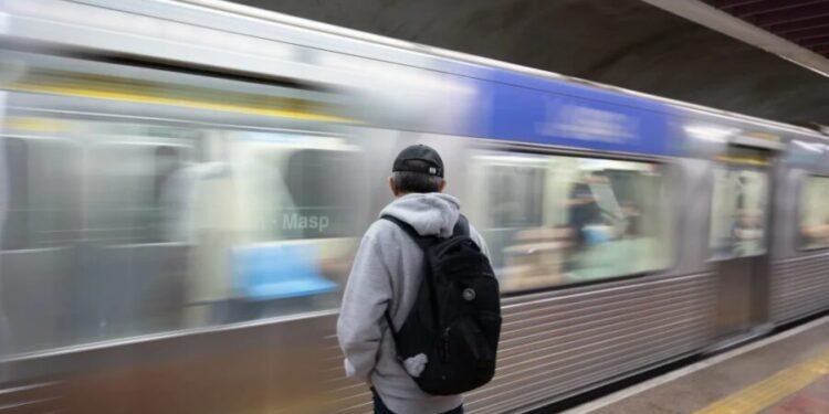 Transporte Metropolitano de São Paulo tem gratuidade estendida até 22h na CPTM e 0h no metrô neste domingo por conta das eleições