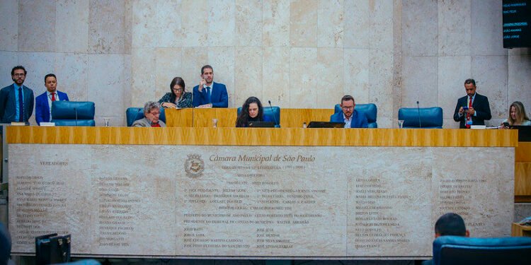 Vereadores repercutem eleição e transporte público no dia da votação